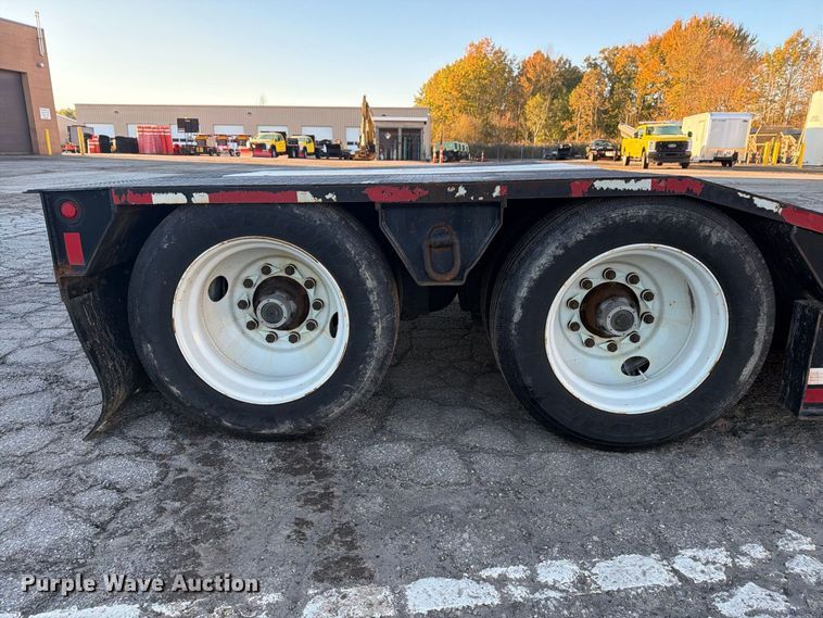 image for item FG3048 2006 Eager Beaver 35GSL-PT lowboy equipment trailer