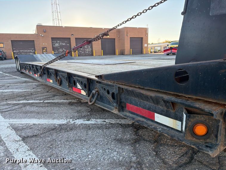 image for item FG3048 2006 Eager Beaver 35GSL-PT lowboy equipment trailer