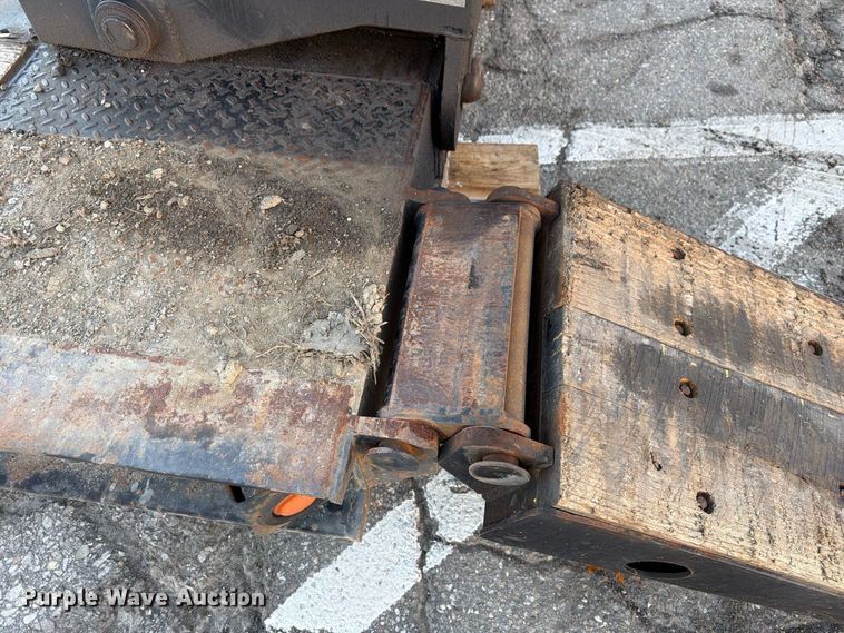 image for item FG3048 2006 Eager Beaver 35GSL-PT lowboy equipment trailer