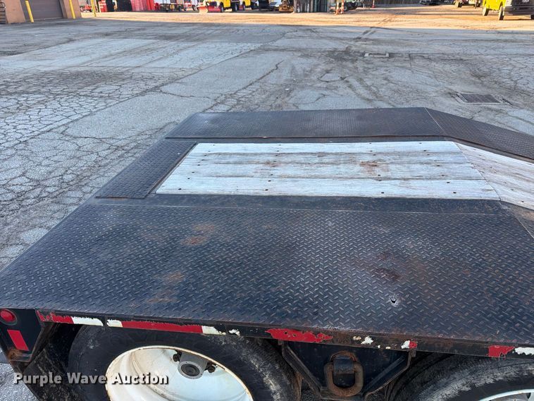 image for item FG3048 2006 Eager Beaver 35GSL-PT lowboy equipment trailer