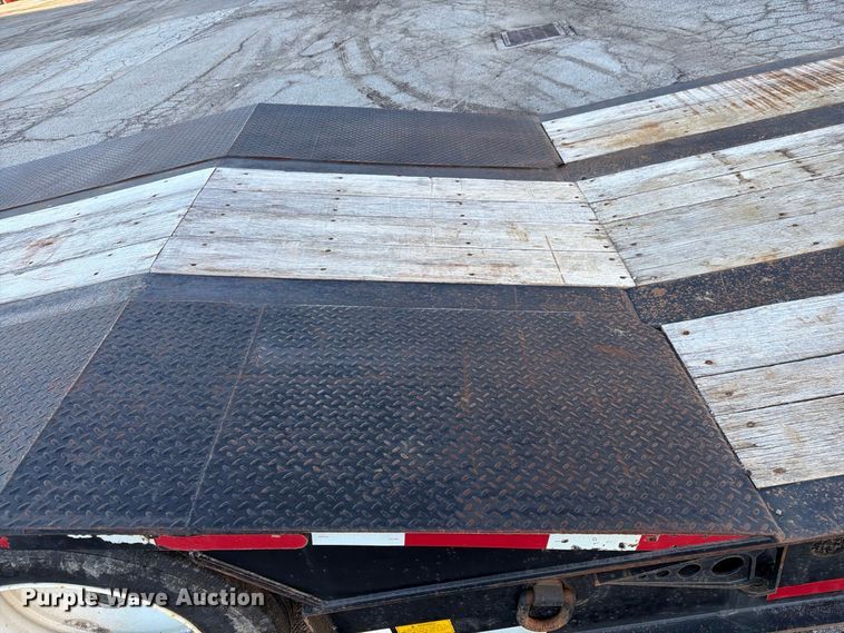 image for item FG3048 2006 Eager Beaver 35GSL-PT lowboy equipment trailer