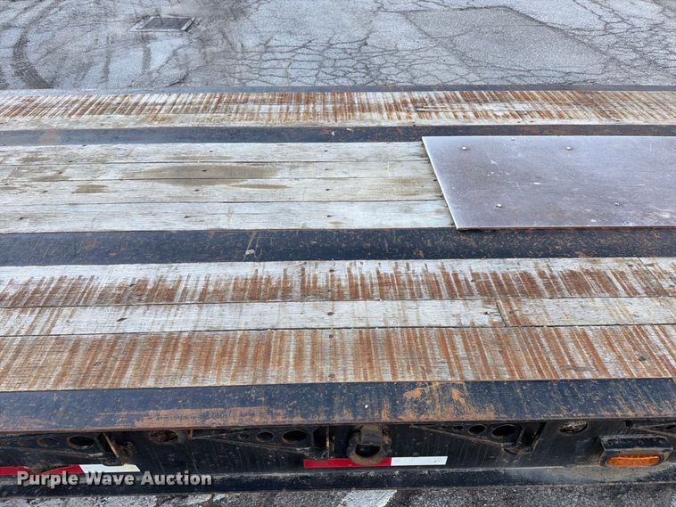 image for item FG3048 2006 Eager Beaver 35GSL-PT lowboy equipment trailer