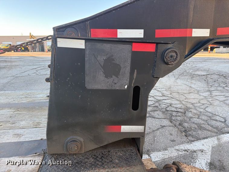 image for item FG3048 2006 Eager Beaver 35GSL-PT lowboy equipment trailer