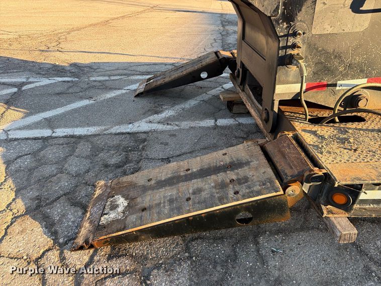 image for item FG3048 2006 Eager Beaver 35GSL-PT lowboy equipment trailer