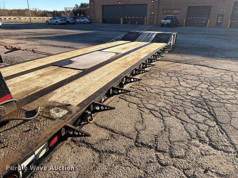 image for item FG3048 2006 Eager Beaver 35GSL-PT lowboy equipment trailer