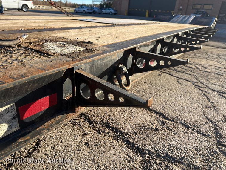 image for item FG3048 2006 Eager Beaver 35GSL-PT lowboy equipment trailer