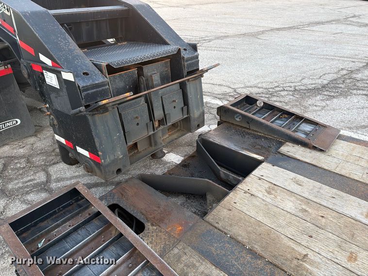 image for item FG3048 2006 Eager Beaver 35GSL-PT lowboy equipment trailer