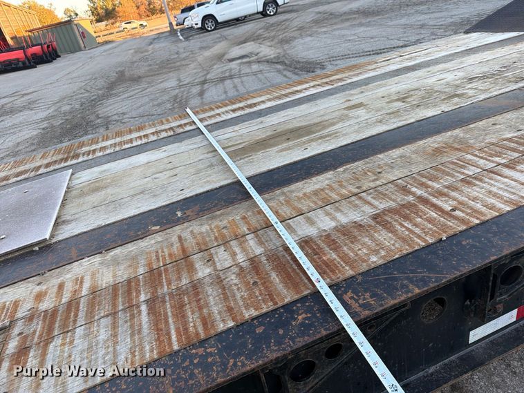 image for item FG3048 2006 Eager Beaver 35GSL-PT lowboy equipment trailer