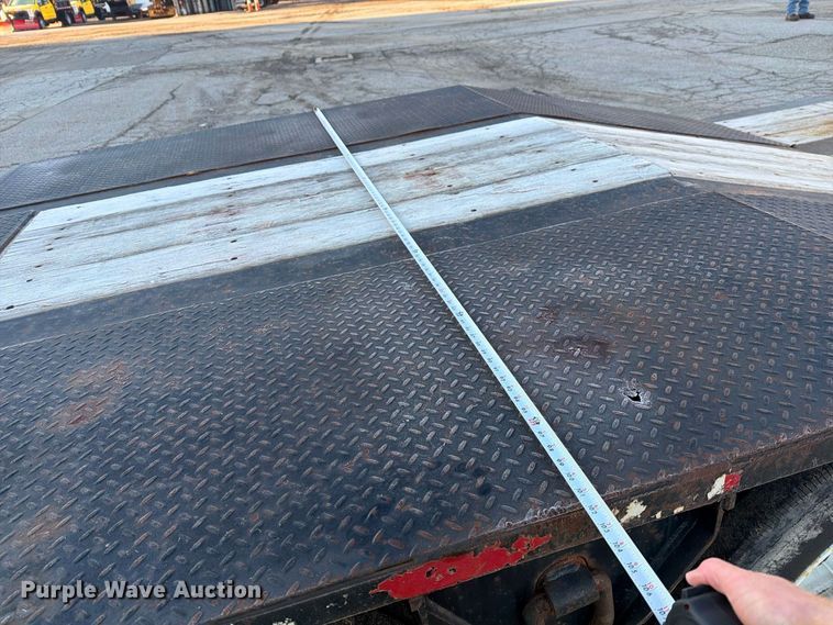 image for item FG3048 2006 Eager Beaver 35GSL-PT lowboy equipment trailer
