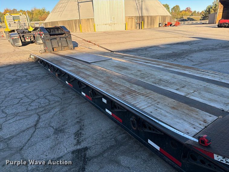 image for item FG3048 2006 Eager Beaver 35GSL-PT lowboy equipment trailer