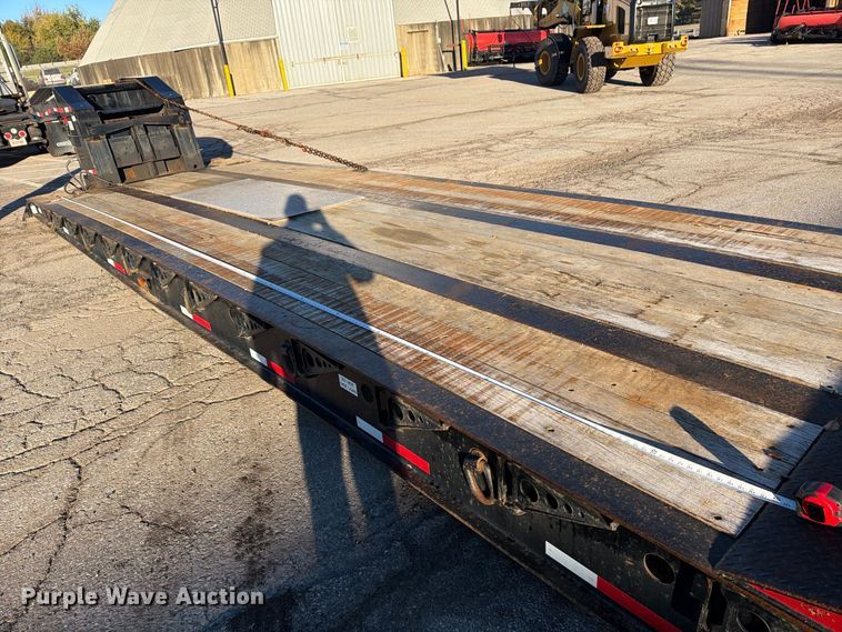 image for item FG3048 2006 Eager Beaver 35GSL-PT lowboy equipment trailer