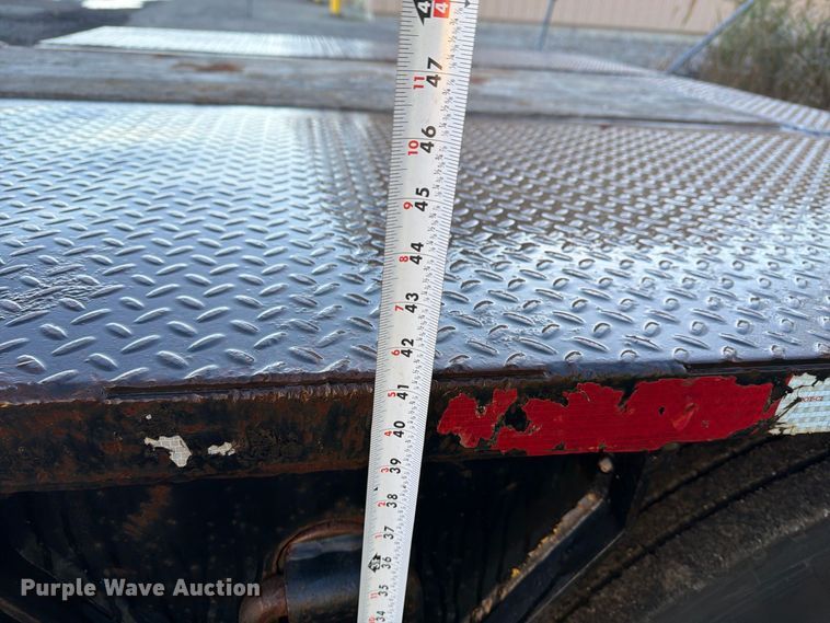image for item FG3048 2006 Eager Beaver 35GSL-PT lowboy equipment trailer