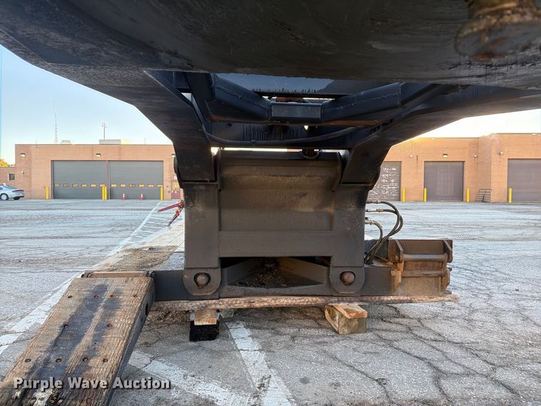 image for item FG3048 2006 Eager Beaver 35GSL-PT lowboy equipment trailer