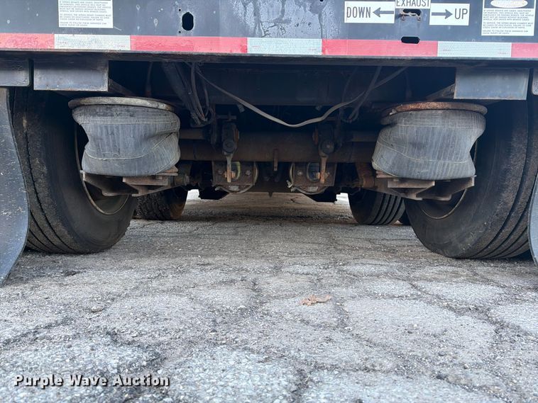image for item FG3048 2006 Eager Beaver 35GSL-PT lowboy equipment trailer