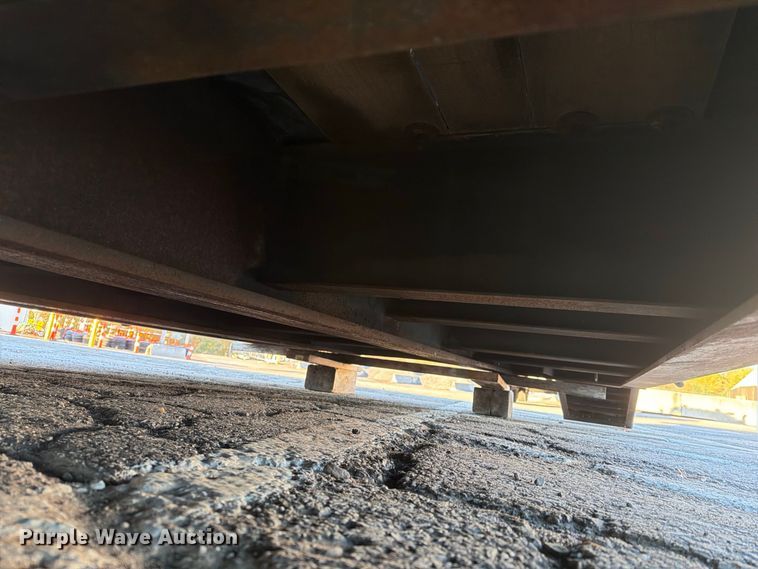 image for item FG3048 2006 Eager Beaver 35GSL-PT lowboy equipment trailer