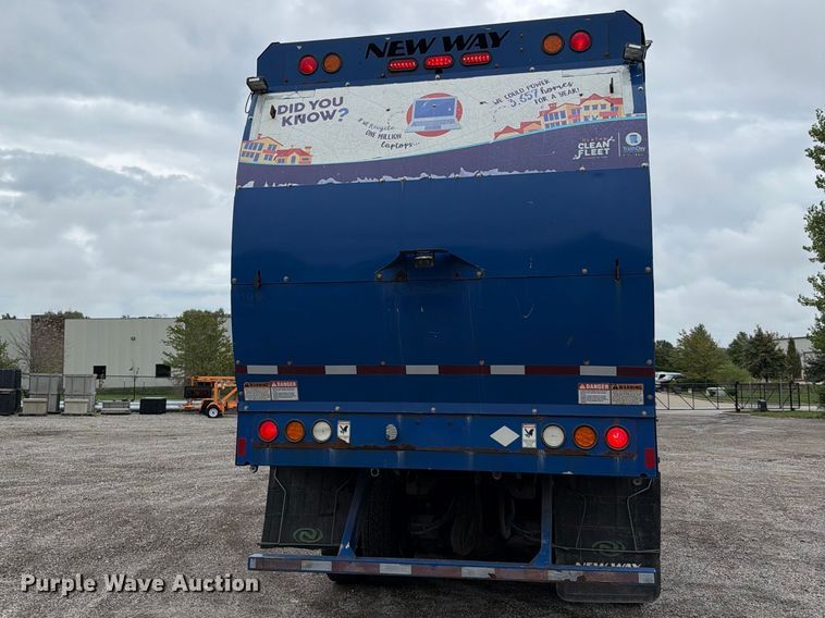 image for item FH6263 2017 Mack LR633 refuse truck