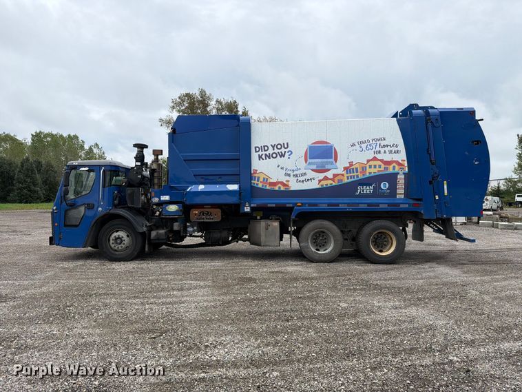 image for item FH6263 2017 Mack LR633 refuse truck