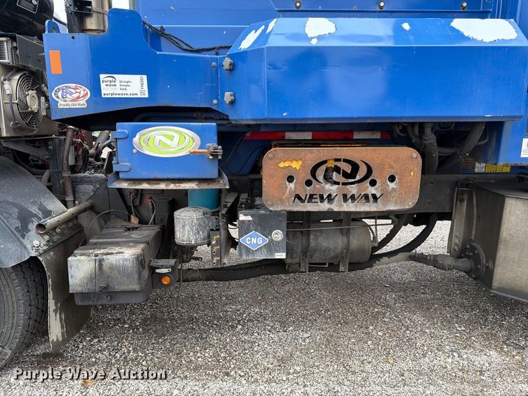 image for item FH6263 2017 Mack LR633 refuse truck