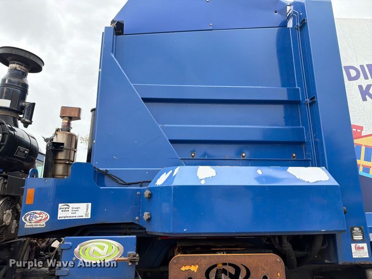 image for item FH6263 2017 Mack LR633 refuse truck