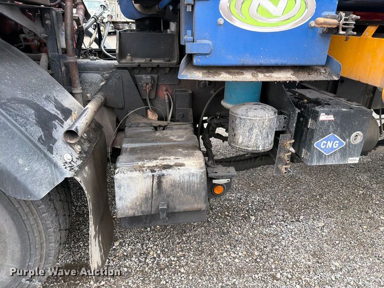 image for item FH6263 2017 Mack LR633 refuse truck