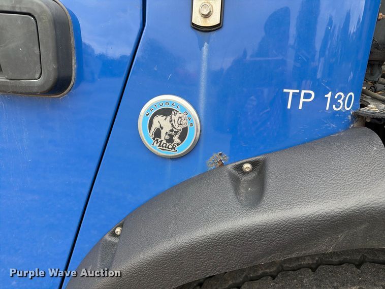 image for item FH6263 2017 Mack LR633 refuse truck