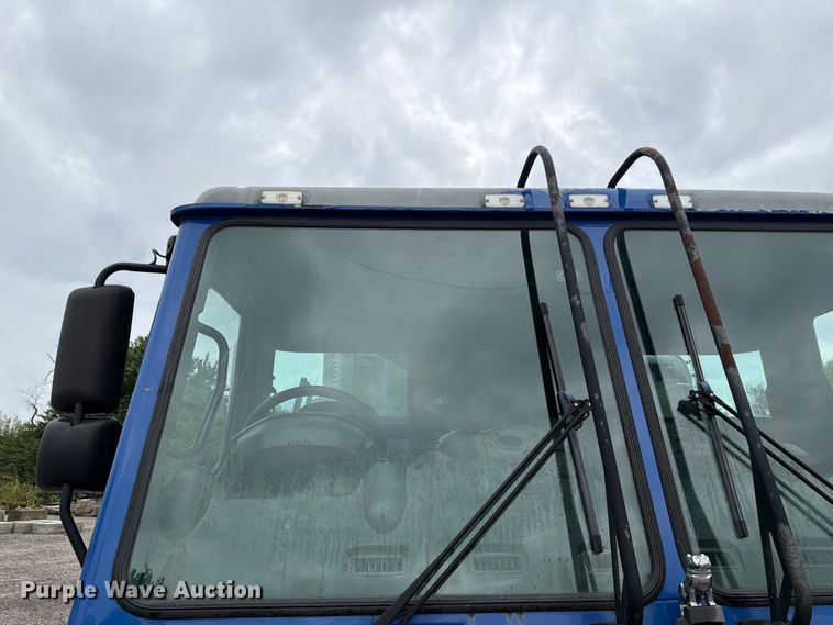 image for item FH6263 2017 Mack LR633 refuse truck