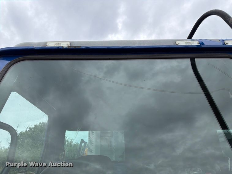 image for item FH6263 2017 Mack LR633 refuse truck