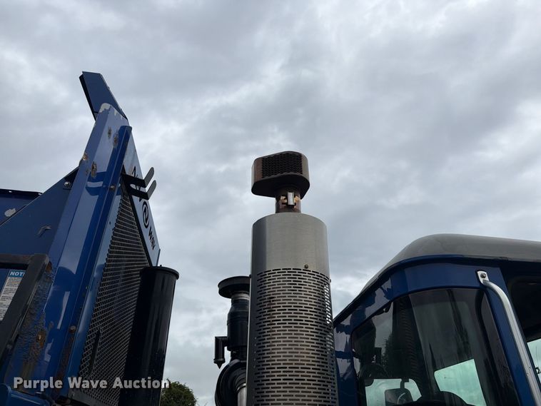 image for item FH6263 2017 Mack LR633 refuse truck