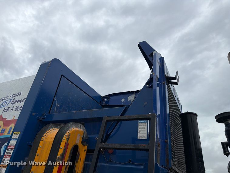 image for item FH6263 2017 Mack LR633 refuse truck