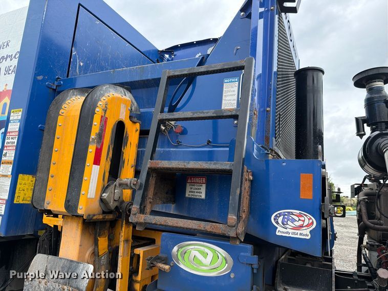 image for item FH6263 2017 Mack LR633 refuse truck