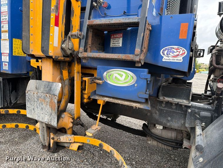 image for item FH6263 2017 Mack LR633 refuse truck