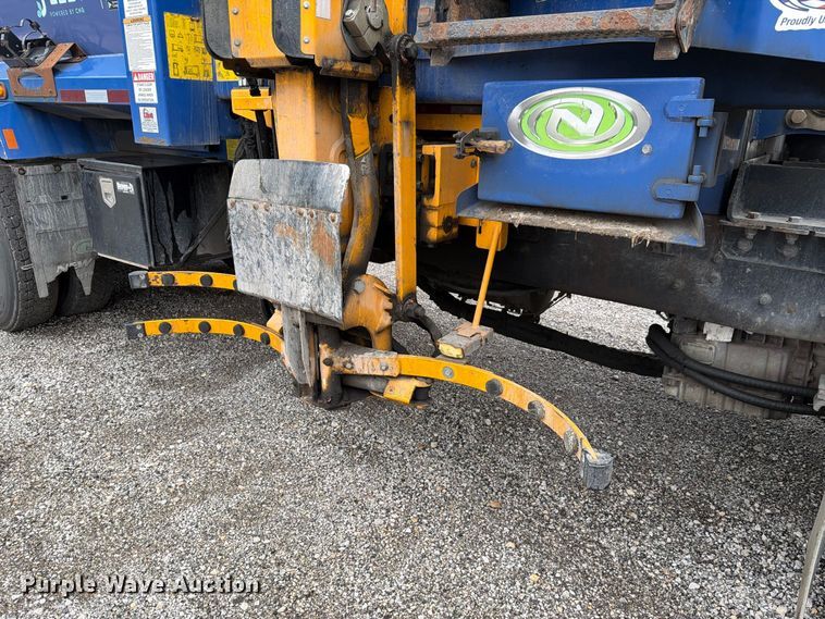 image for item FH6263 2017 Mack LR633 refuse truck