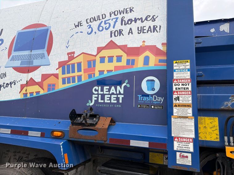 image for item FH6263 2017 Mack LR633 refuse truck