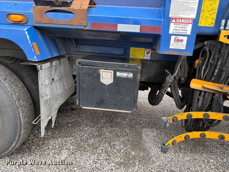 image for item FH6263 2017 Mack LR633 refuse truck