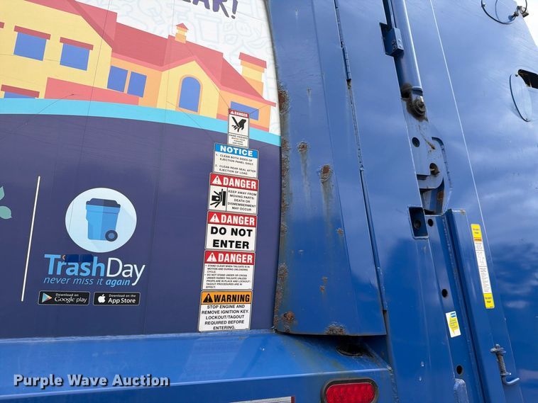 image for item FH6263 2017 Mack LR633 refuse truck