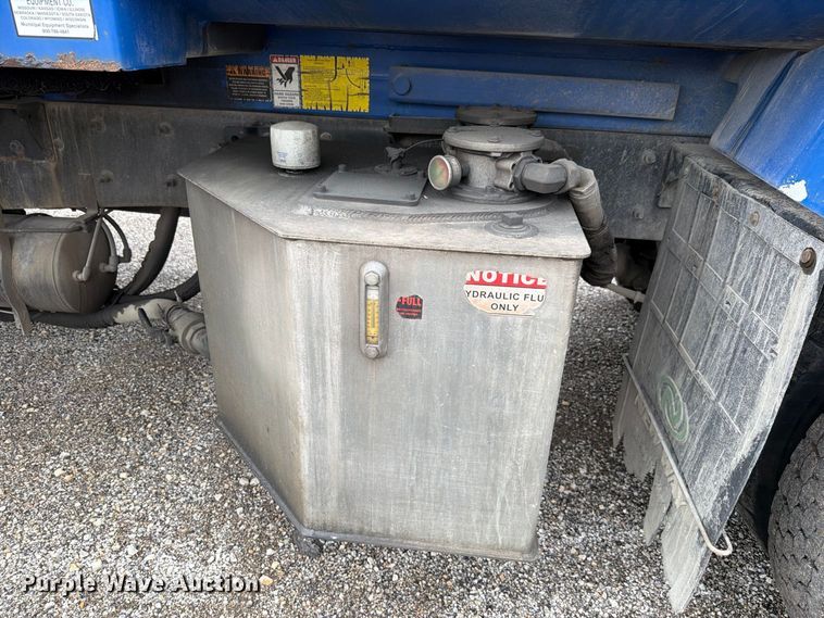 image for item FH6263 2017 Mack LR633 refuse truck