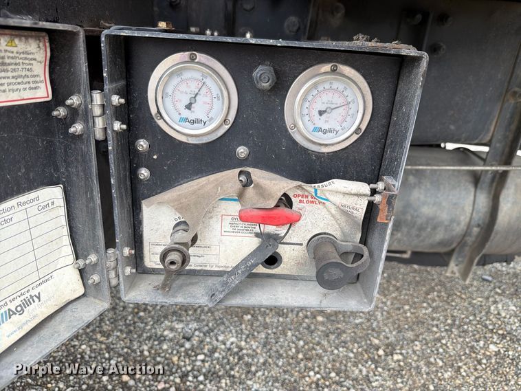 image for item FH6263 2017 Mack LR633 refuse truck