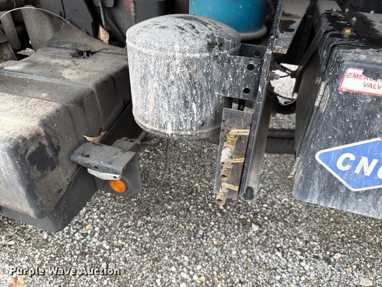 image for item FH6263 2017 Mack LR633 refuse truck