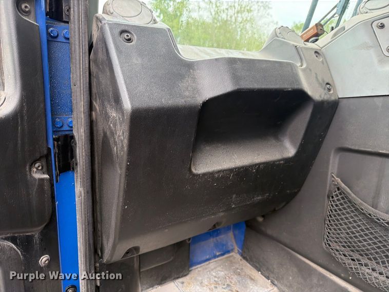 image for item FH6263 2017 Mack LR633 refuse truck
