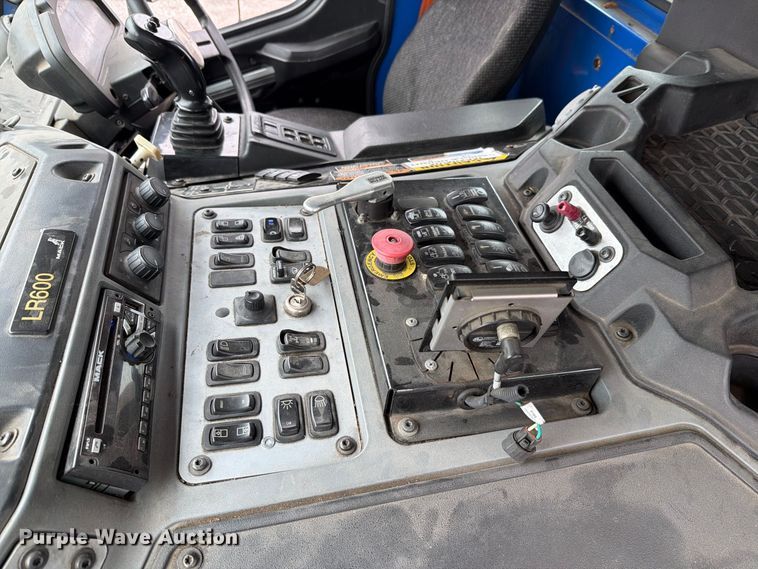 image for item FH6263 2017 Mack LR633 refuse truck