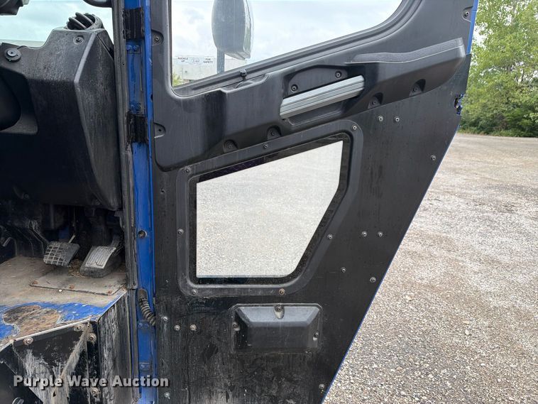 image for item FH6263 2017 Mack LR633 refuse truck