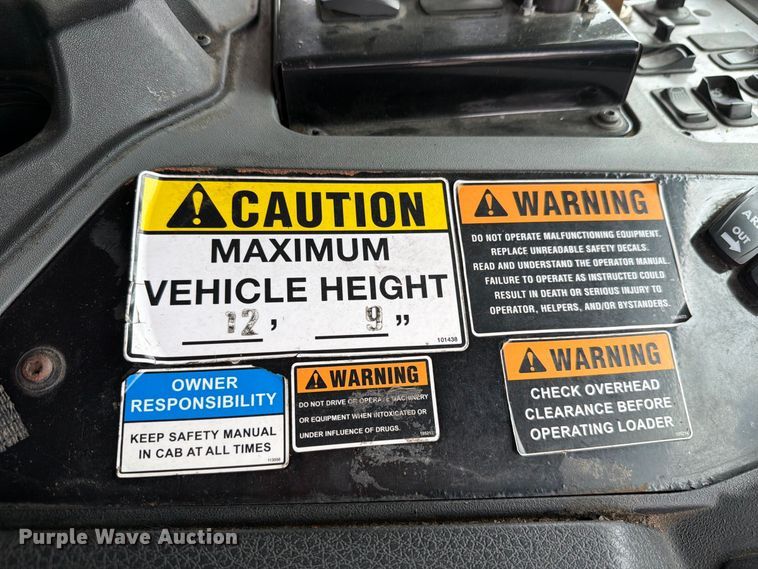 image for item FH6263 2017 Mack LR633 refuse truck