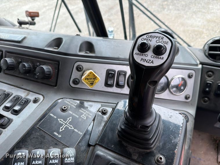 image for item FH6263 2017 Mack LR633 refuse truck
