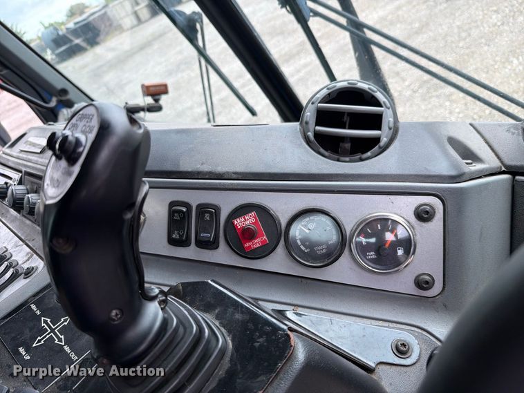 image for item FH6263 2017 Mack LR633 refuse truck