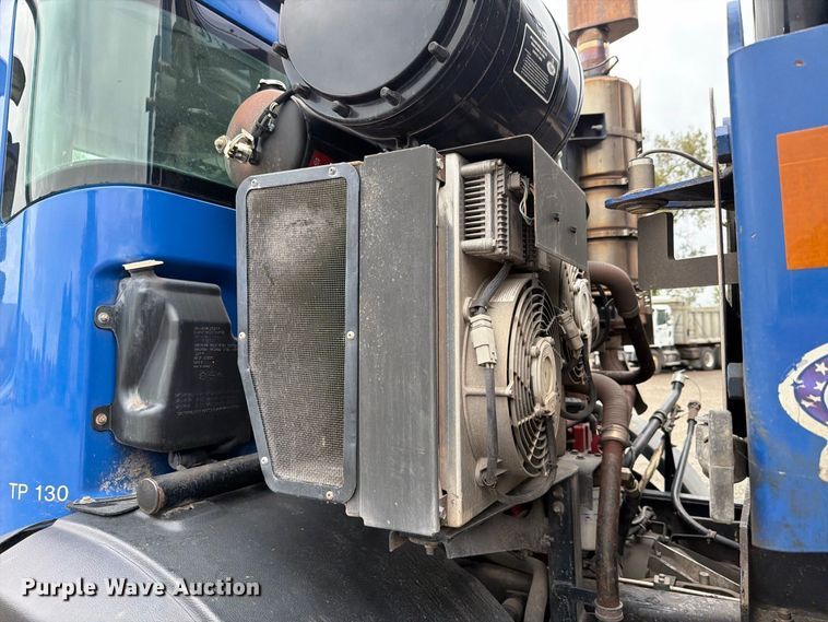 image for item FH6263 2017 Mack LR633 refuse truck