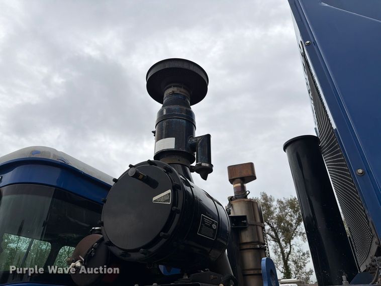 image for item FH6263 2017 Mack LR633 refuse truck