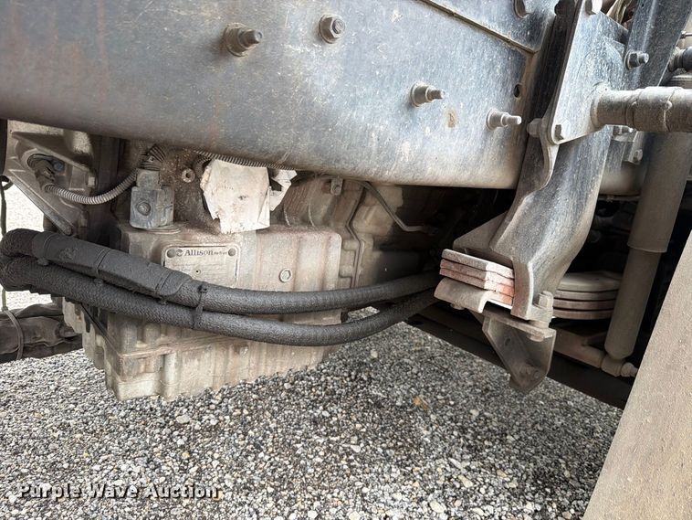 image for item FH6263 2017 Mack LR633 refuse truck