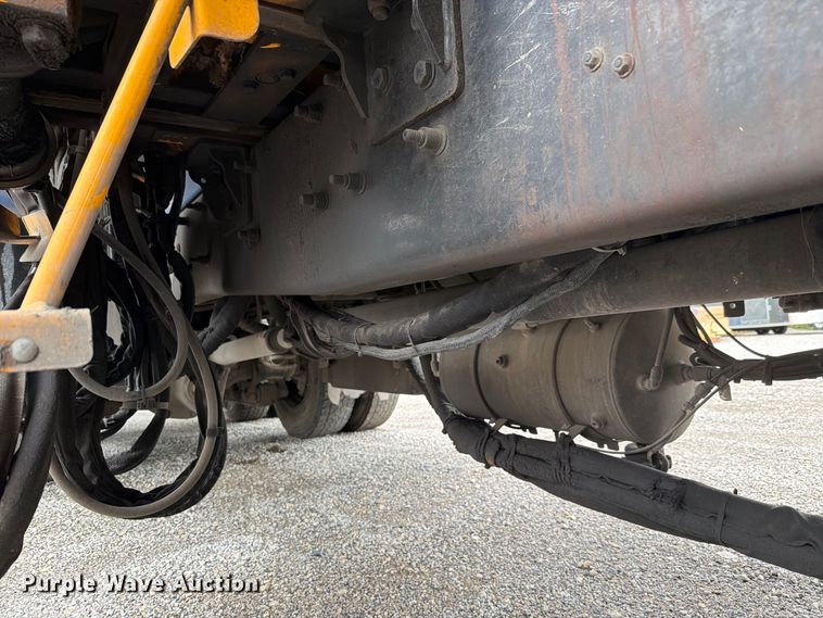 image for item FH6263 2017 Mack LR633 refuse truck