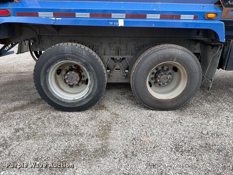 image for item FH6263 2017 Mack LR633 refuse truck