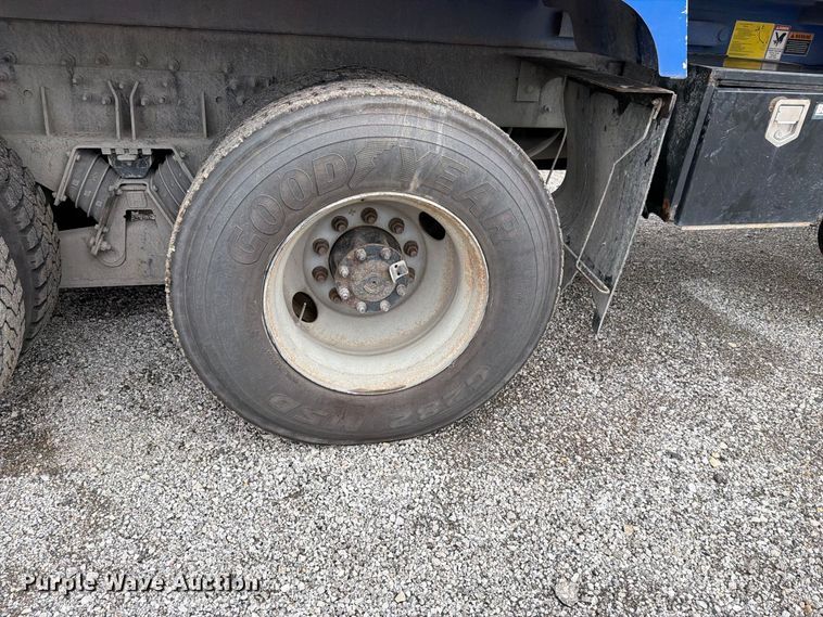 image for item FH6263 2017 Mack LR633 refuse truck